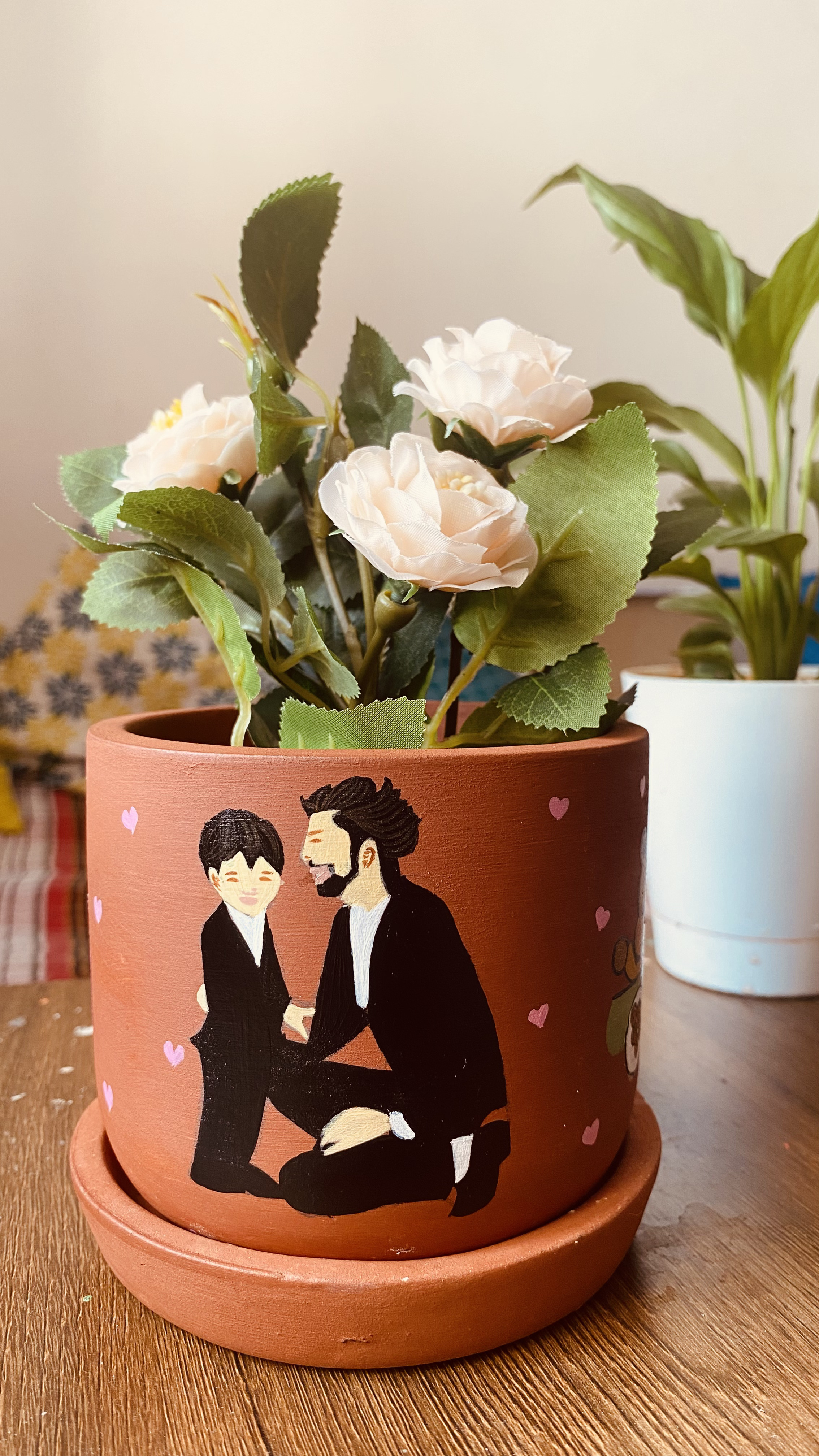 customized-terracotta-planter-handpainted-2-2_1713001405.jpg