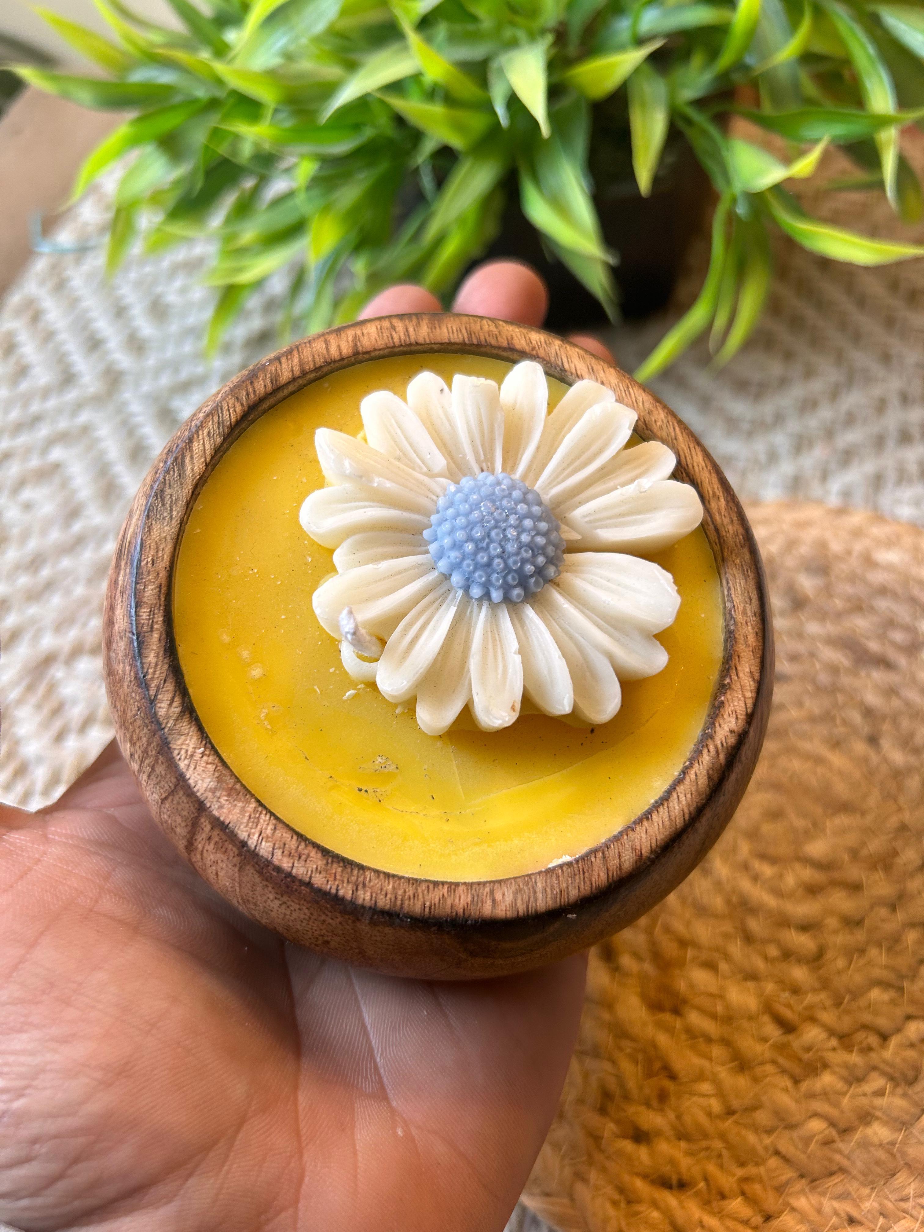 GULCASA Organic SOYA Wax Scented Floral Design Wooden Round Shape Candle - Up to 60 Hours Burn Time Ideal for Celebration, Wedding, Home Decor, Gifting