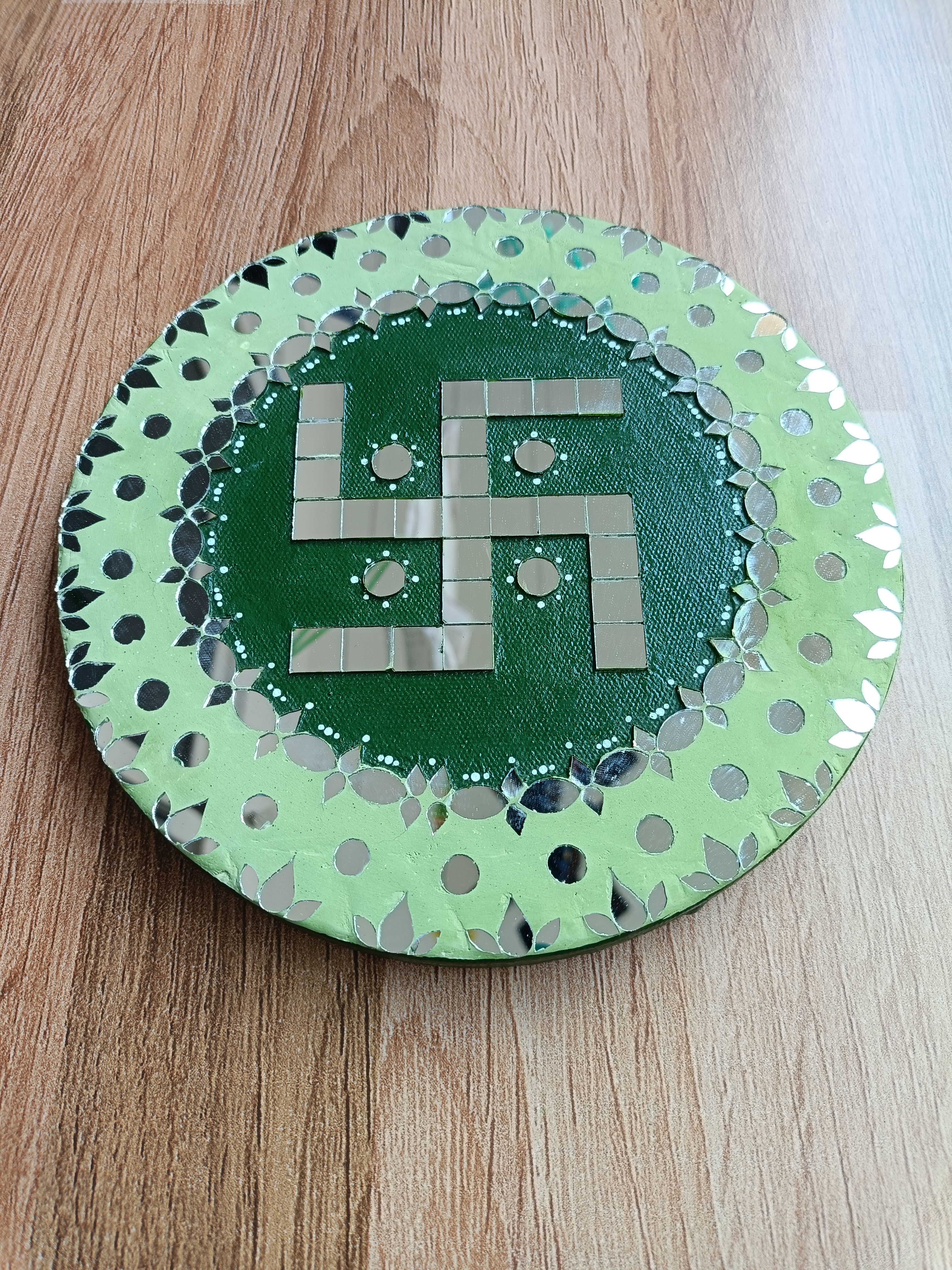 handmade-green-mirror-mosaic-swastik-art-3-2_1766558161.jpg