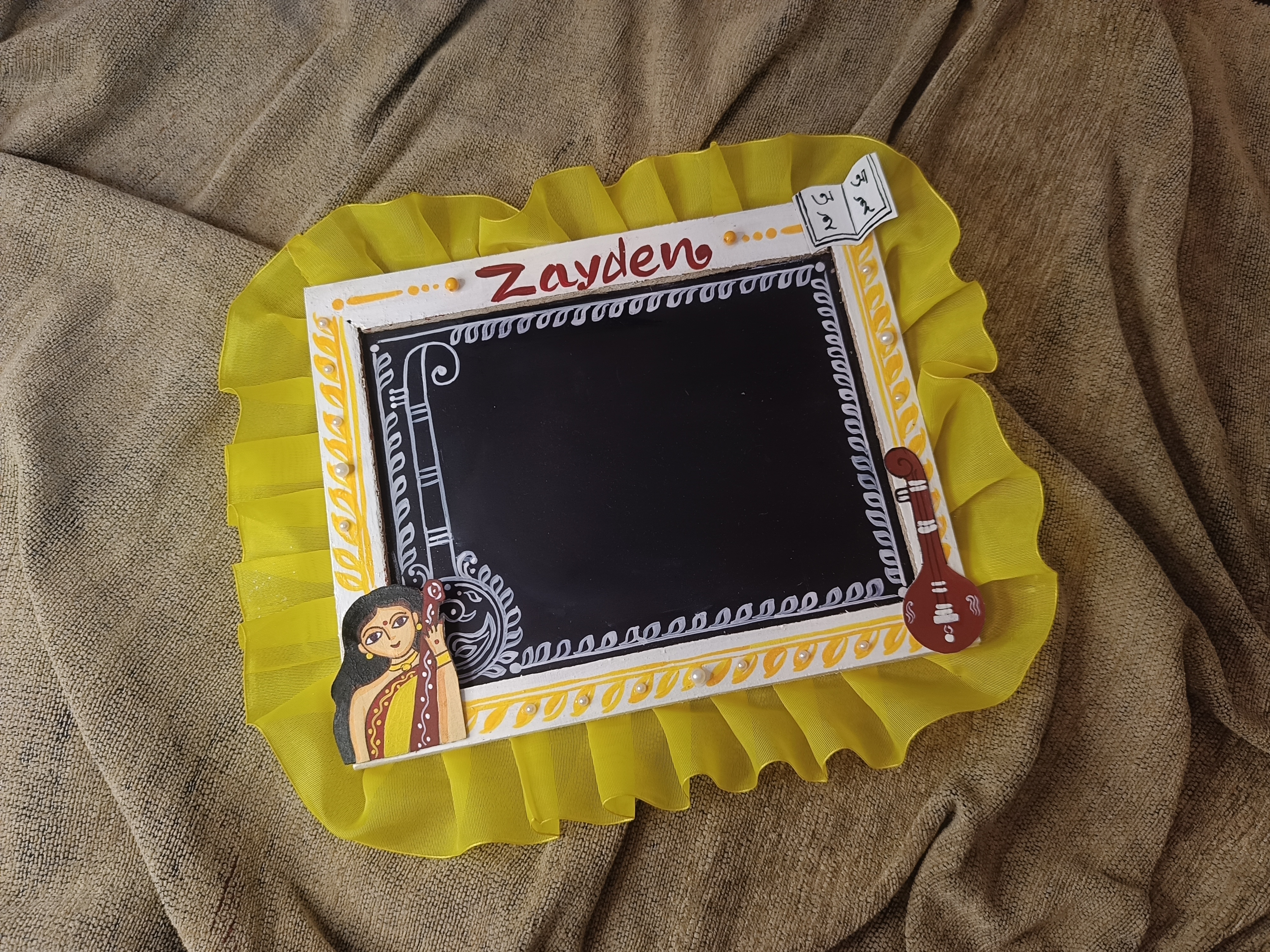 Hatekhori slate design with chalk