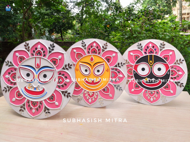 jagannath-balaram-subhadra-lippan-mirror-art-on-mdf-board-set-of-3-2-0_1686769245.jpeg
