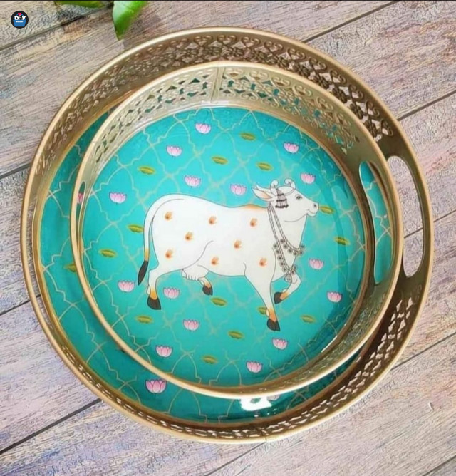 metal-serving-tray-set-of-2pcs-digital-decoupage-with-epoxy-coating-pichwai-art-metal-tray-2-0_1704200045.jpg