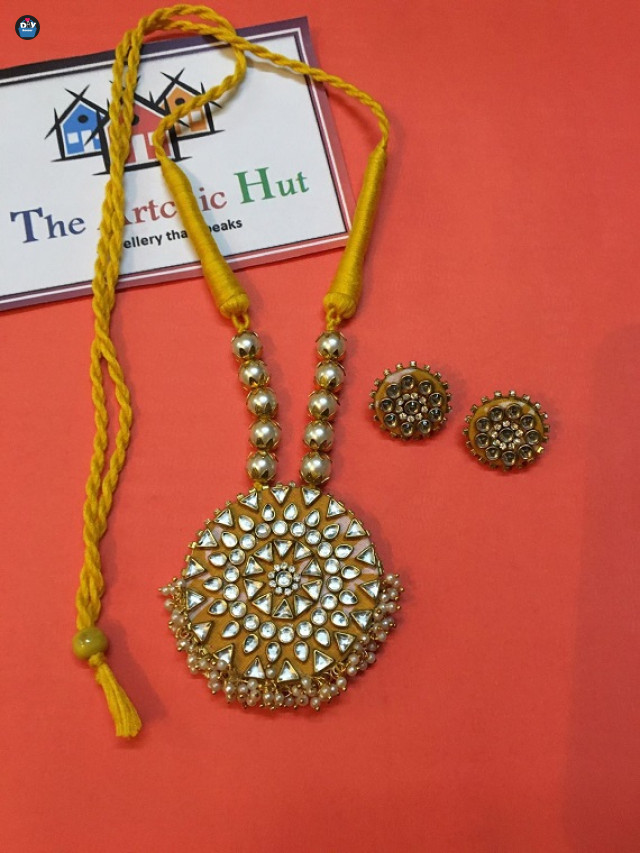 PARTY WEAR GLITTERING NECKPIECE