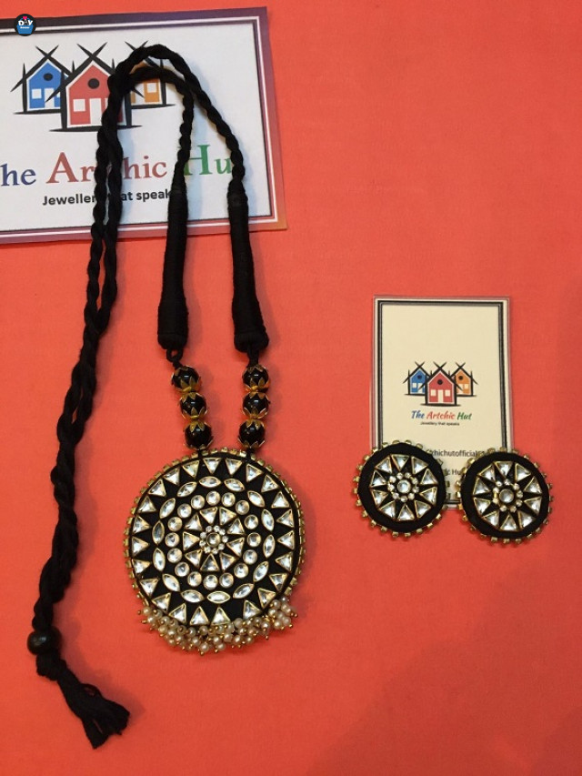 PARTY WEAR GLITTERING NECKPIECE