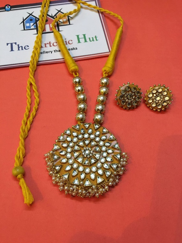party-wear-glittering-neckpiece-2-0_1696344319.jpg