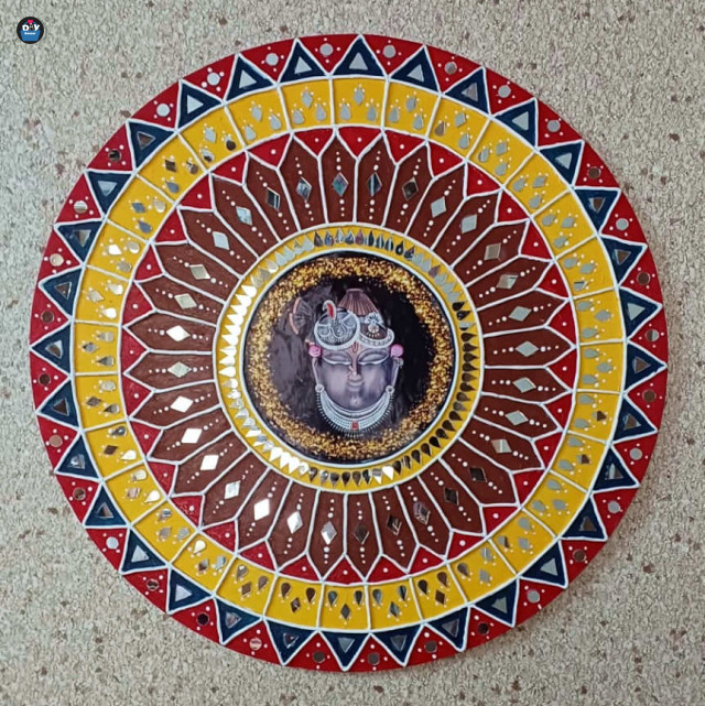 Photo frame / God Photo / Wall Decor Round Lippan Art Piece