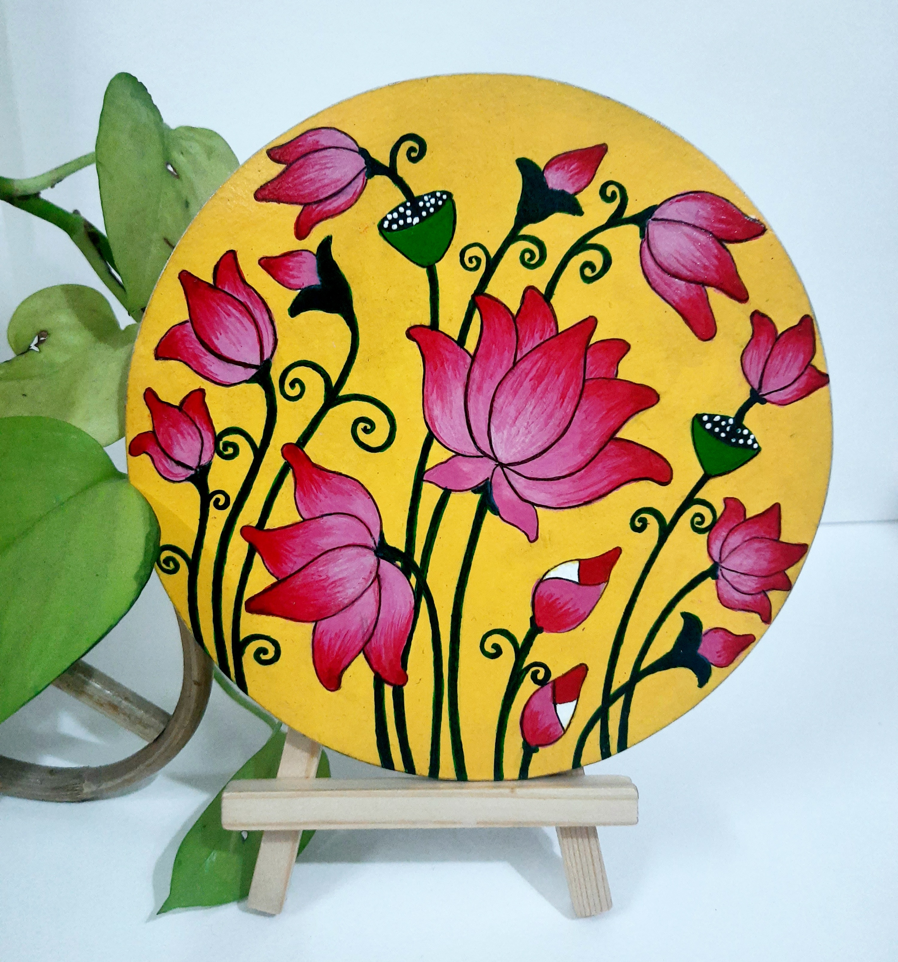 pichwai-painting-on-6-round-mdf-board-yellow-2-2_1721942997.jpg