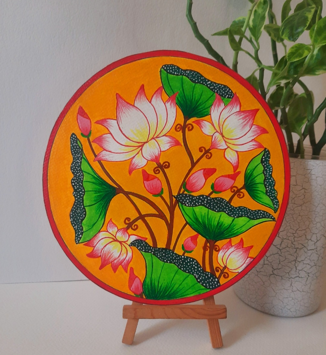 pichwai-painting-on-8-round-mdf-board-with-stand-3-1_1709060868.jpg