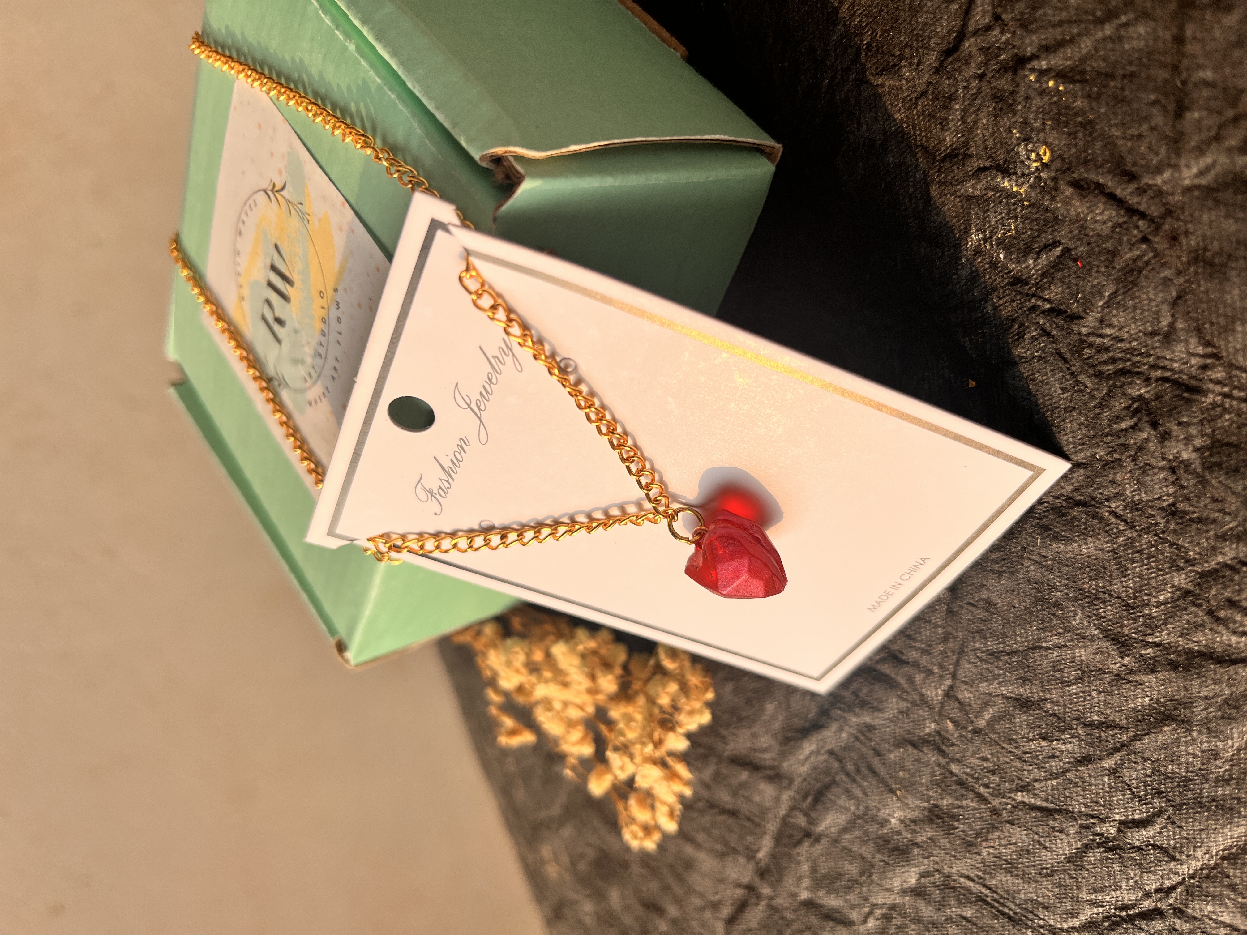 resin-crystal-cut-heart-pendant-with-adjustable-chain-2-1_1745031402.jpg