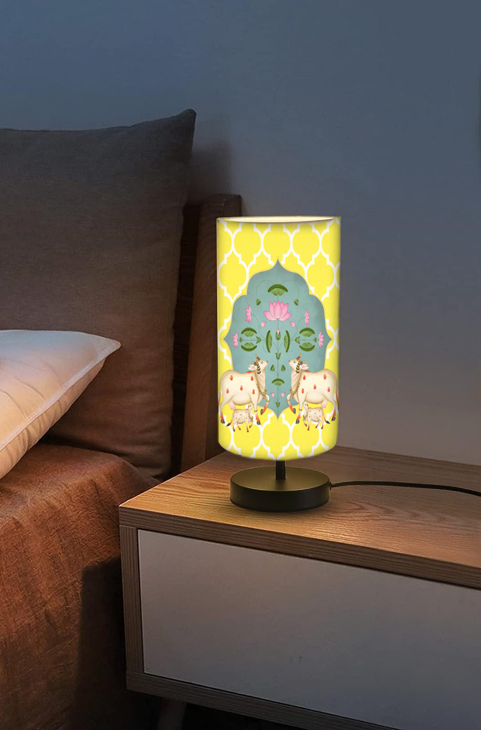 table-lamp-shade-for-home-decoration-designer-table-lamps-3-0_1737617186.jpg
