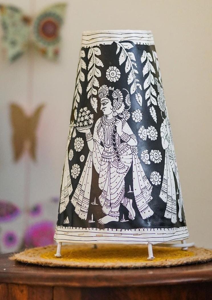 Tholu bommalata lamp