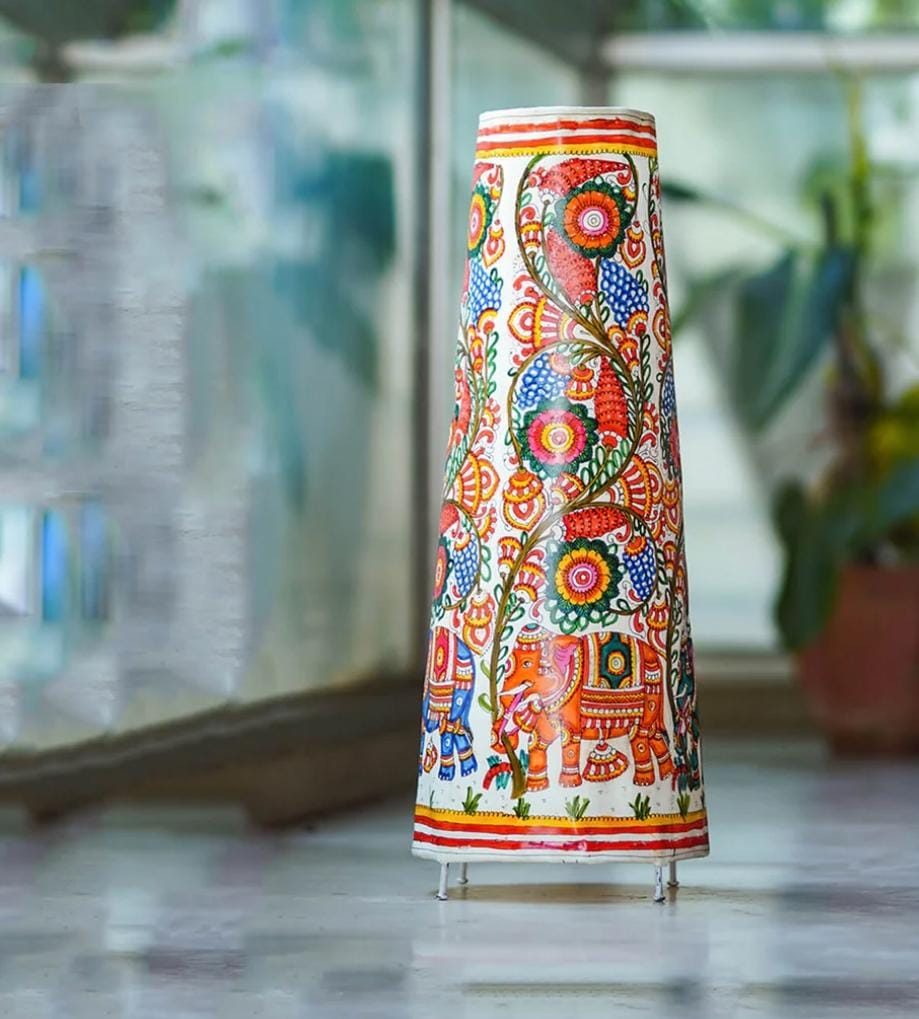 Tholu bommalata lamp